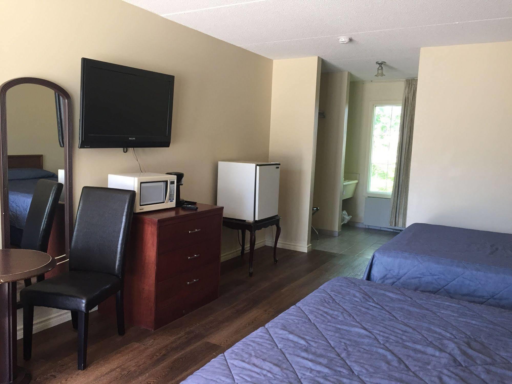 Falls Lodge & Suites Ниагарски водопад Екстериор снимка